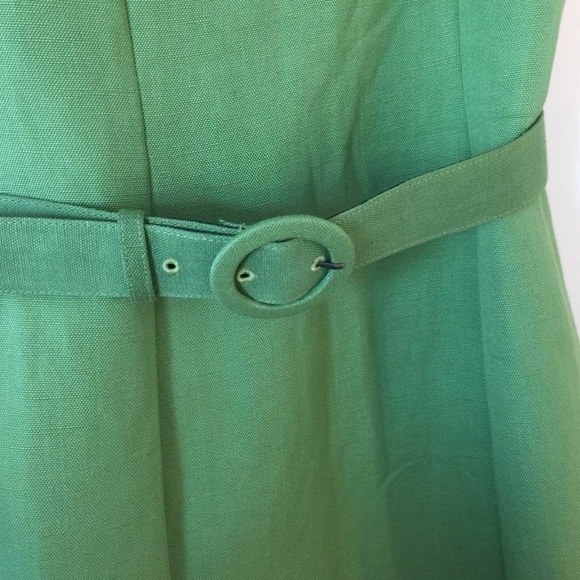 Knee length, cap sleeve, linen dress - Picture 3 of 4